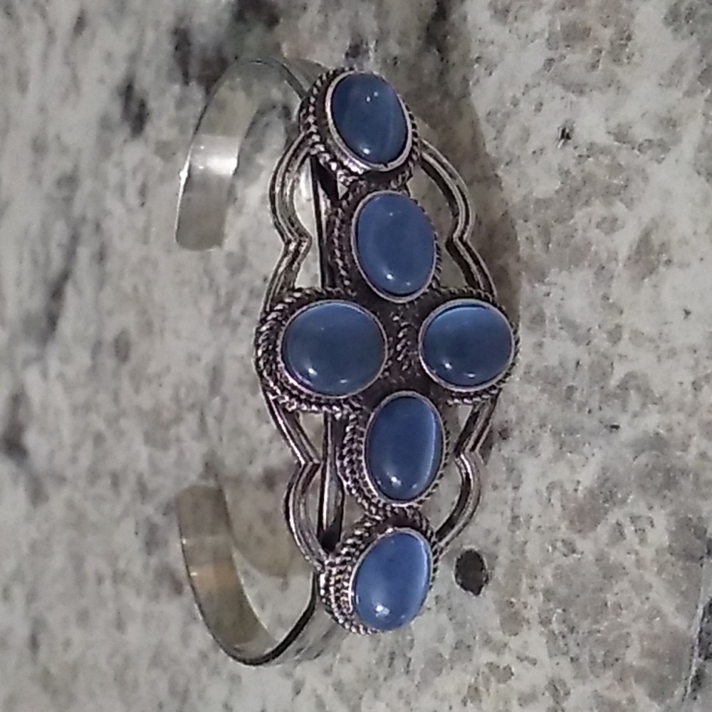 Cuff bangle